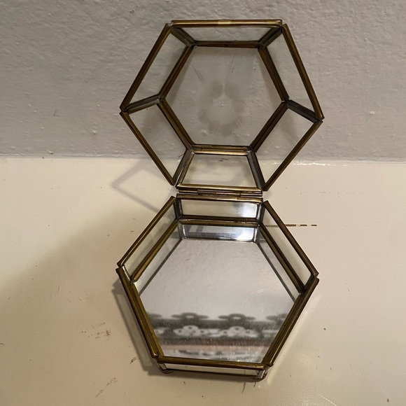Vintage Hexagonal Brass Trinket/Jewelry Etched Glass Box - Picture 5 of 11
